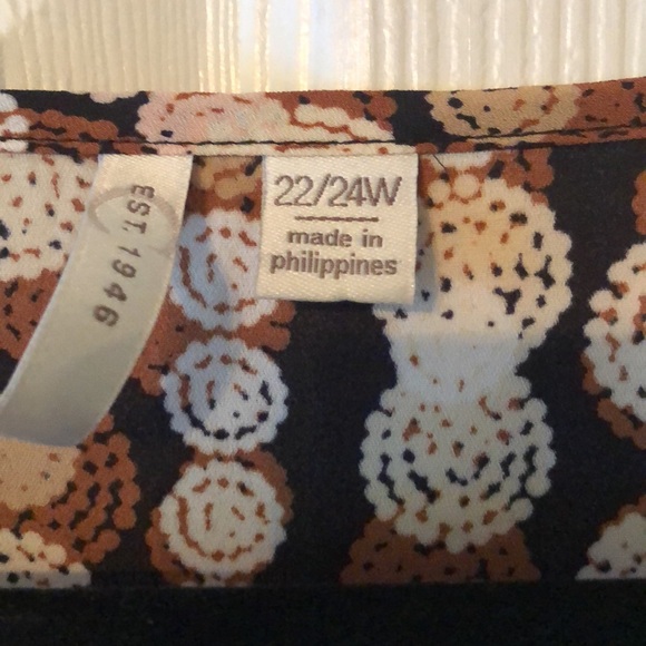 Flowy top with 3/4 length button sleeve asymmetrical hem Sz 22/24 - Picture 5 of 6